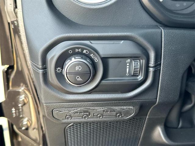 Photo of 2025 Black Clearcoat Jeep Gladiator