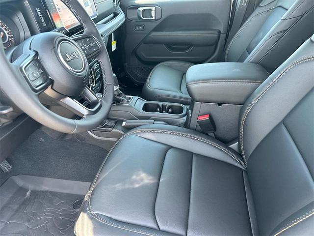 Photo of 2025 Black Clearcoat Jeep Gladiator