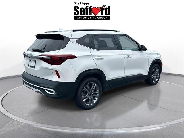 Photo of 2023 Snow White Pearl Kia Seltos