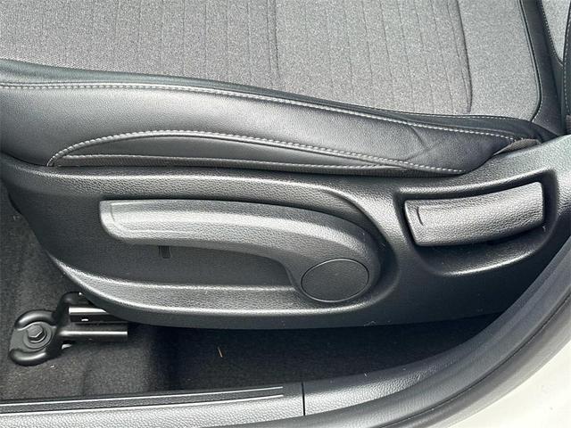 Photo of 2023 Snow White Pearl Kia Seltos