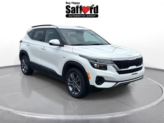 Photo of 2023 Snow White Pearl Kia Seltos