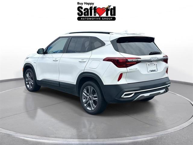 Photo of 2023 Snow White Pearl Kia Seltos