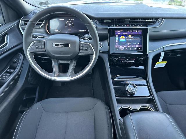Photo of 2025 Silver Zynith Jeep Grand Cherokee