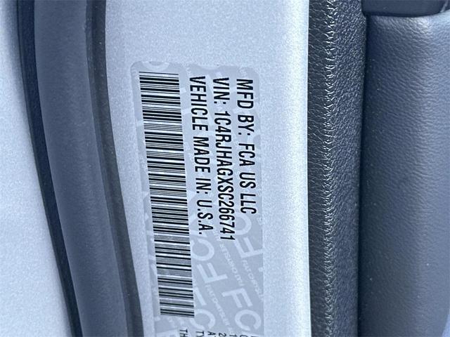 Photo of 2025 Silver Zynith Jeep Grand Cherokee