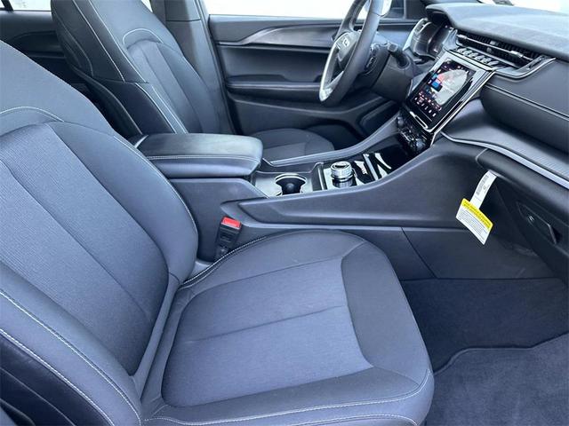 Photo of 2025 Silver Zynith Jeep Grand Cherokee