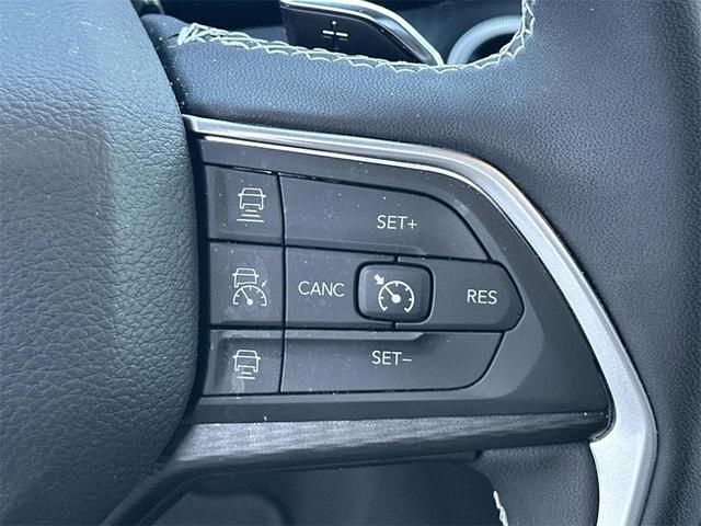 Photo of 2025 Silver Zynith Jeep Grand Cherokee