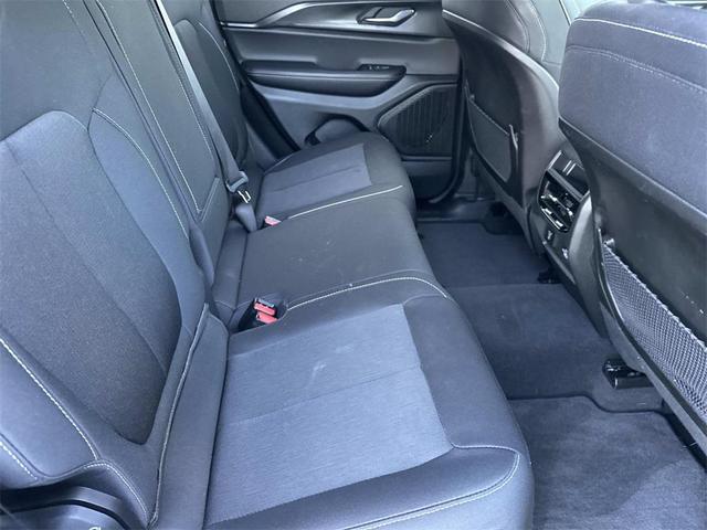Photo of 2025 Silver Zynith Jeep Grand Cherokee