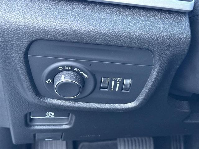 Photo of 2025 Silver Zynith Jeep Grand Cherokee