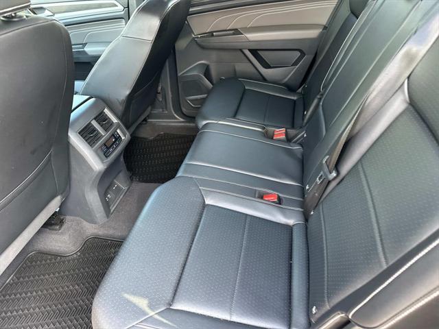Photo of 2022 Tourmaline Blue Metallic Volkswagen Atlas