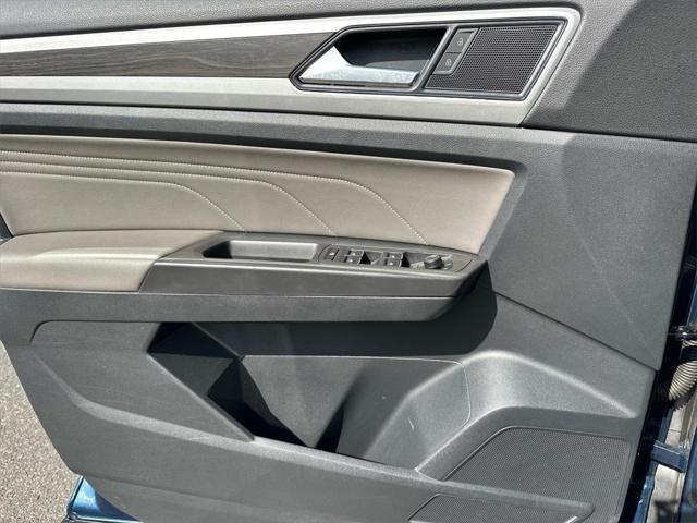 Photo of 2022 Tourmaline Blue Metallic Volkswagen Atlas