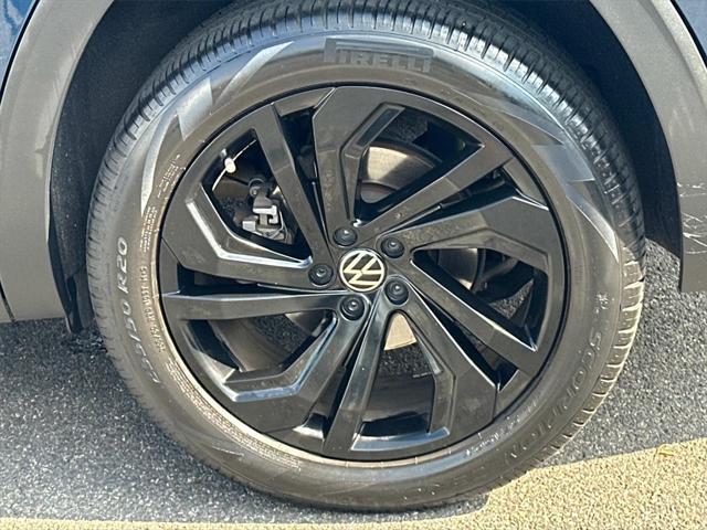 Photo of 2022 Tourmaline Blue Metallic Volkswagen Atlas