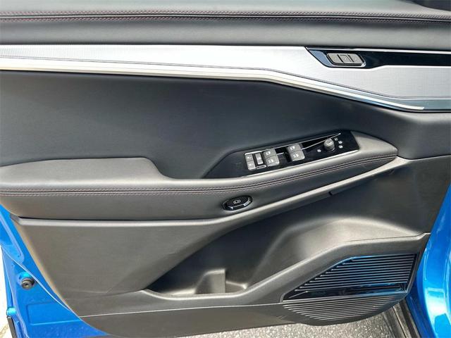 Photo of 2025 Blue Jeep Wagoneer S