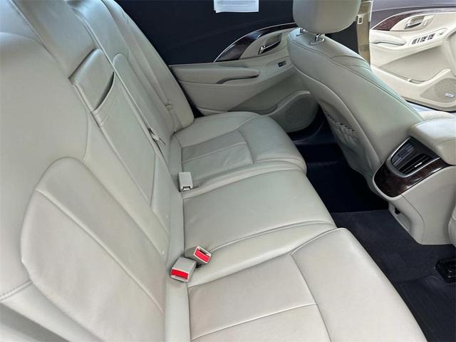 Photo of 2015 White Frost Tricoat Buick LaCrosse