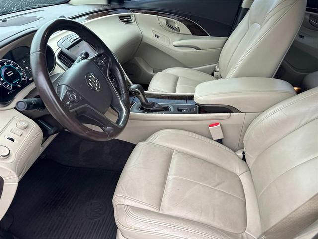Photo of 2015 White Frost Tricoat Buick LaCrosse