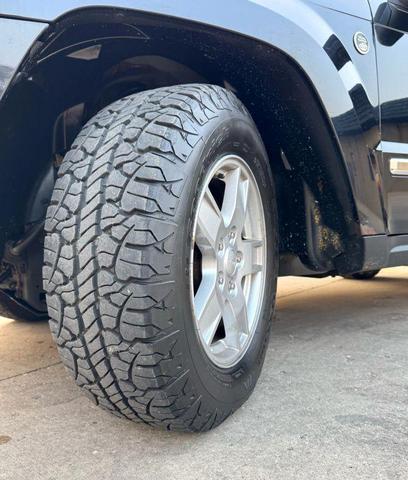 Photo of 2006 Black Clearcoat Jeep Grand Cherokee