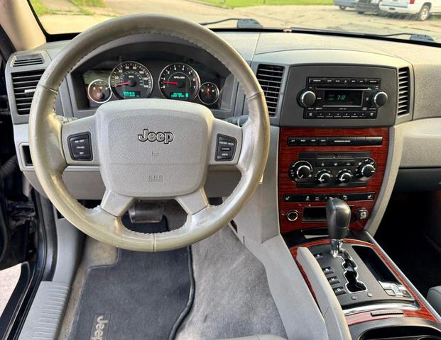 Photo of 2006 Black Clearcoat Jeep Grand Cherokee