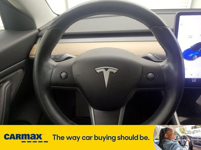 Photo of 2018 Blue Tesla Model 3