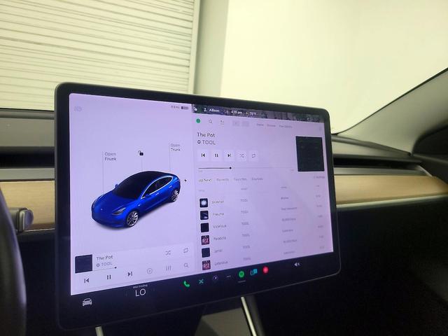 Photo of 2018 Blue Tesla Model 3