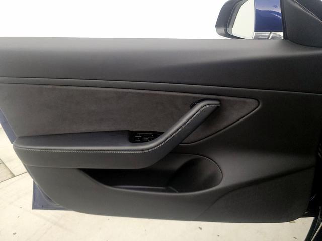 Photo of 2018 Blue Tesla Model 3