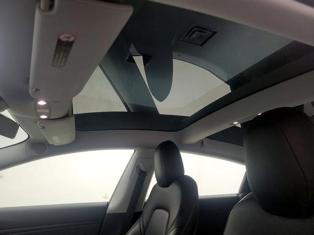 Photo of 2018 Blue Tesla Model 3