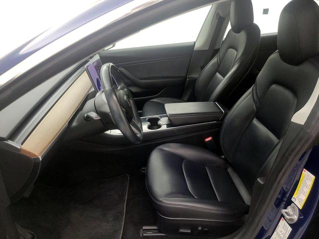 Photo of 2018 Blue Tesla Model 3