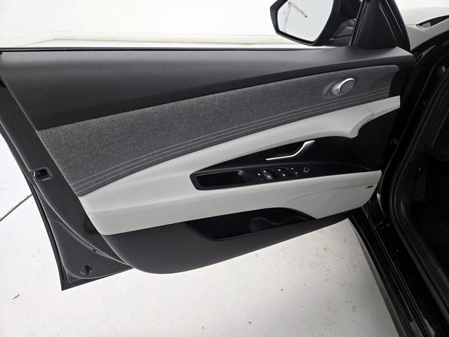 Photo of 2023 Black Hyundai ELANTRA