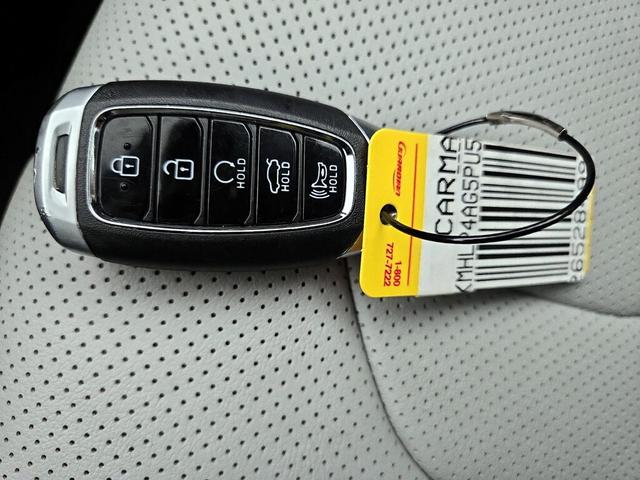 Photo of 2023 Black Hyundai ELANTRA