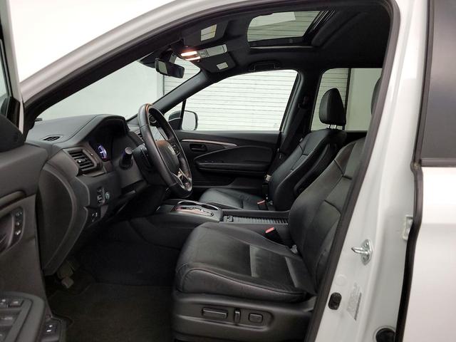 Photo of 2022 White Honda Passport