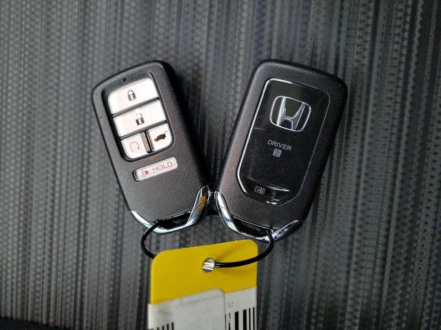 Photo of 2022 White Honda Passport