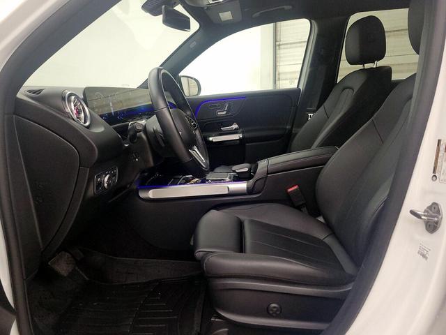 Photo of 2023 White Mercedes-Benz GLB 250