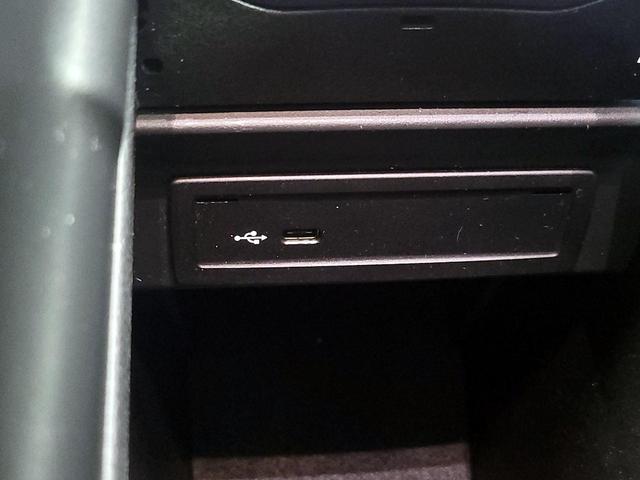 Photo of 2023 White Mercedes-Benz GLB 250
