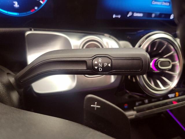 Photo of 2023 White Mercedes-Benz GLB 250