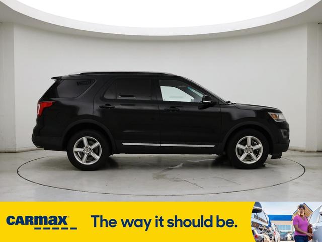 Photo of 2016 Black Ford Explorer
