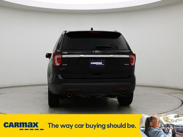 Photo of 2016 Black Ford Explorer
