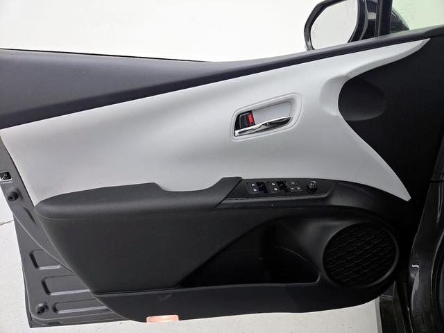 Photo of 2017 Gray Toyota Prius