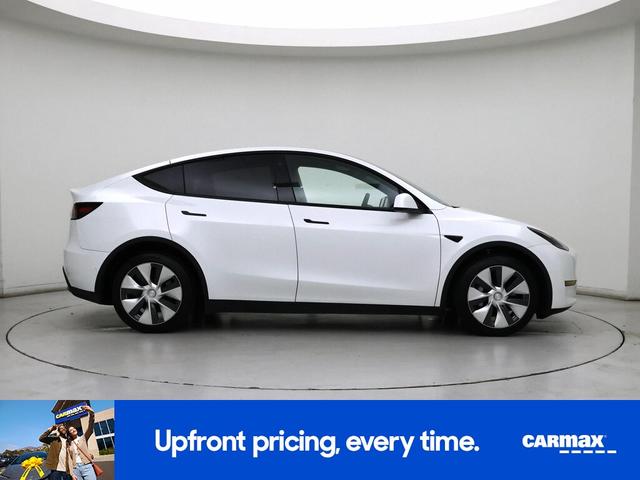 Photo of 2022 White Tesla Model Y