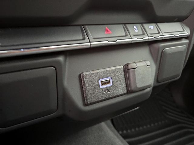 Photo of 2019 White Chevrolet Silverado 1500