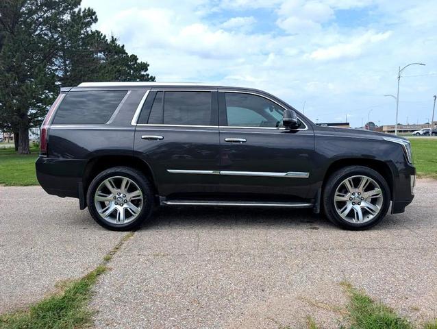 Photo of 2016 Dark Granite Metallic Cadillac Escalade