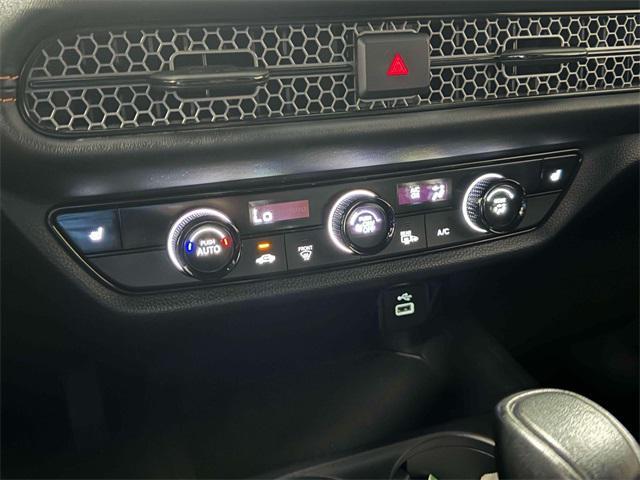 Photo of 2023 Platinum White Pearl Honda HR-V