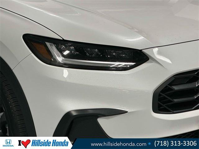 Photo of 2023 Platinum White Pearl Honda HR-V