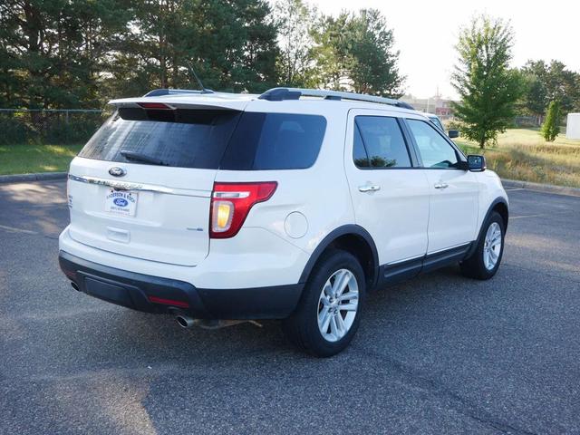 Photo of 2013 White Platinum Metallic Tri-Coat Ford Explorer