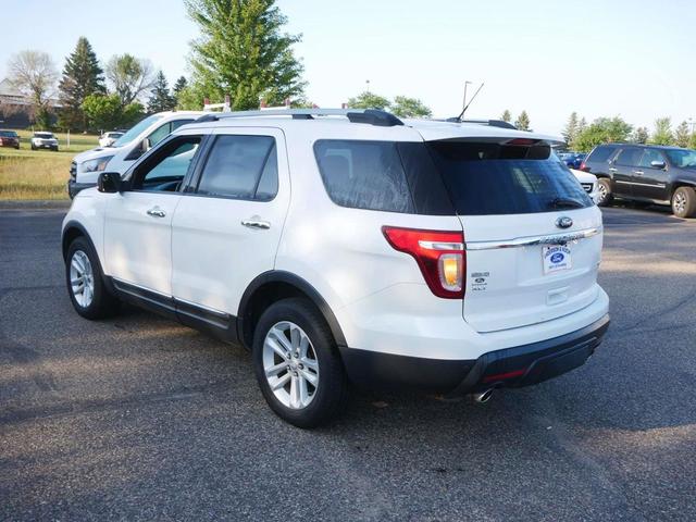 Photo of 2013 White Platinum Metallic Tri-Coat Ford Explorer