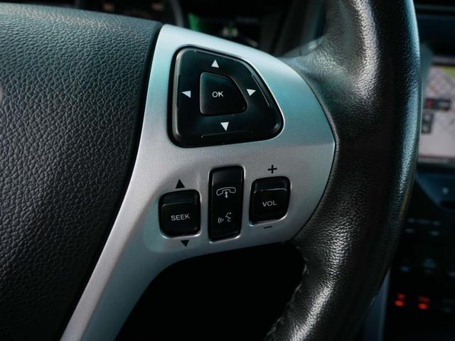 Photo of 2013 White Platinum Metallic Tri-Coat Ford Explorer