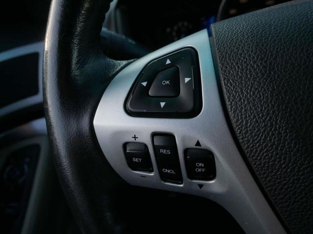Photo of 2013 White Platinum Metallic Tri-Coat Ford Explorer