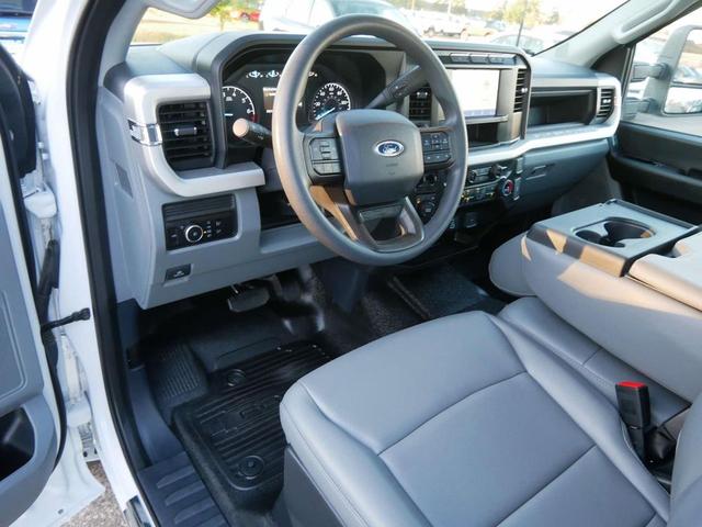 Photo of 2023 Oxford White Ford F-350