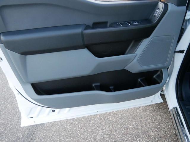 Photo of 2023 Oxford White Ford F-350