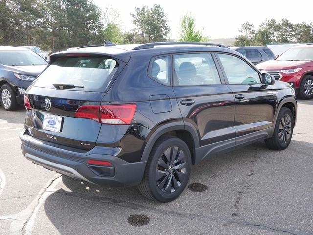 Photo of 2022 Deep Black Volkswagen Taos