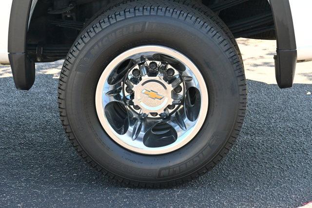Photo of 2024 Iridescent Pearl Tricoat Chevrolet Silverado 3500