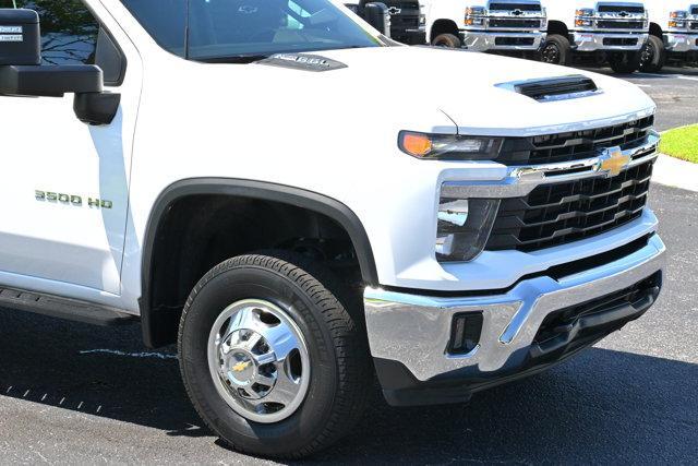 Photo of 2024 Iridescent Pearl Tricoat Chevrolet Silverado 3500