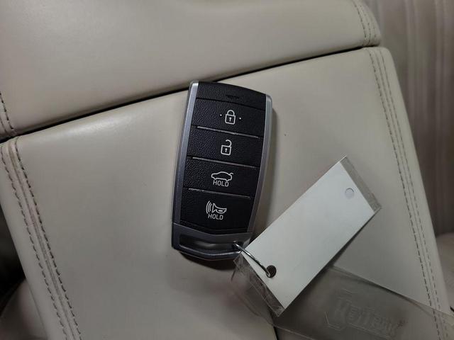 Photo of 2021 Uyuni White Genesis G90